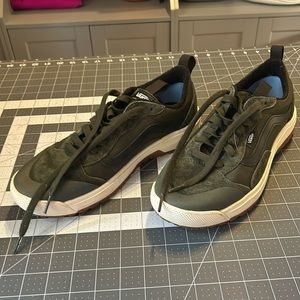 Men’s Ultrarange Vans EXO, like brand new, size 9.5